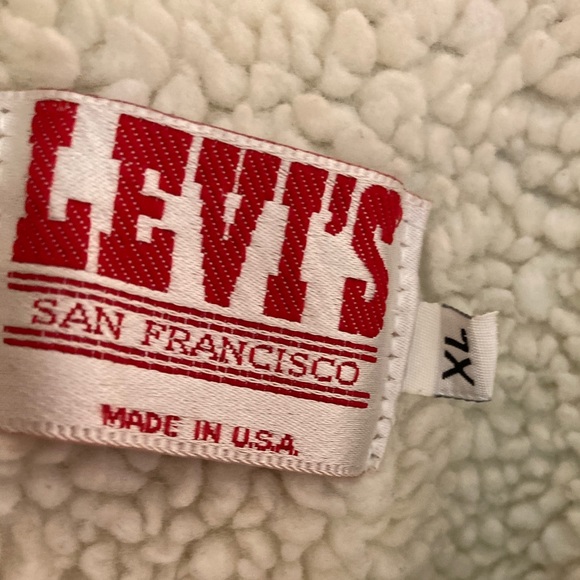 SOLD Vintage Levi Sherpa jacket! - Picture 3 of 5